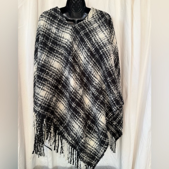 Lauren Ralph Lauren Pullover Poncho Fringed Black & White Women Cape Plaid - Picture 3 of 4